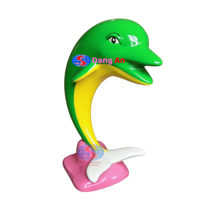 cá heo phun nước hồ bơi